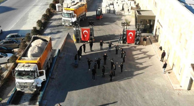 Hurok Marble çalışanları, Atatürkü ay yıldız silüeti oluşturarak andı