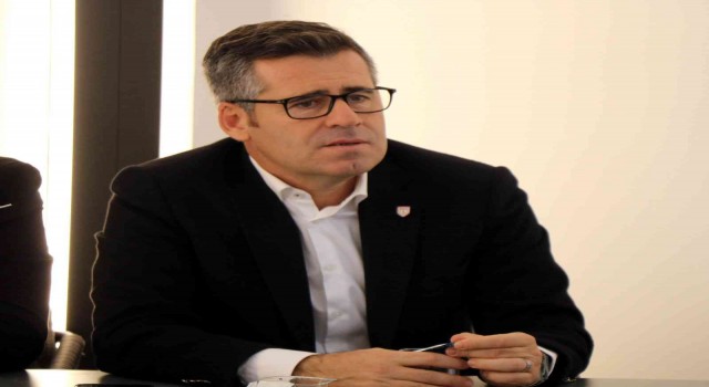 Hüseyin Eroğlu: “Çok transfer yapıldığında başarı geleceğine inanan bir toplumuz”