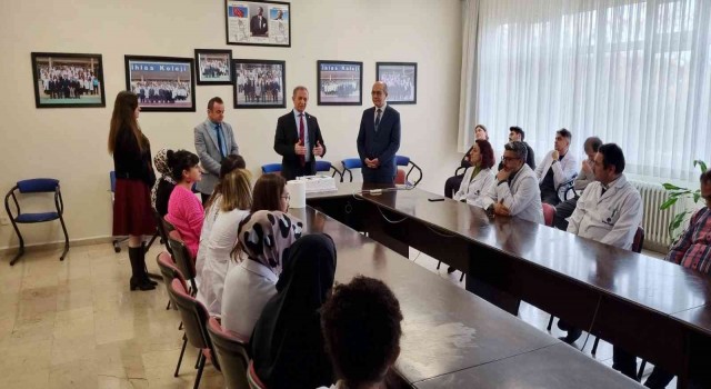 İhlas Kolejinde 24 Kasım Öğretmenler Günü kutlandı