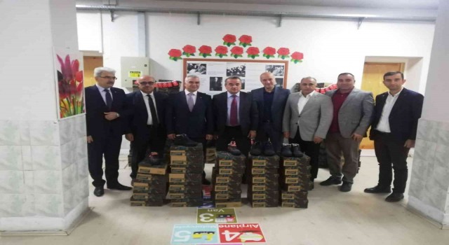İhtiyaç sahibi 503 öğrenciye kışlık bot yardımı