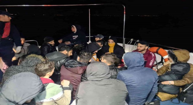 İki olayda 60 düzensiz göçmen kurtarıldı