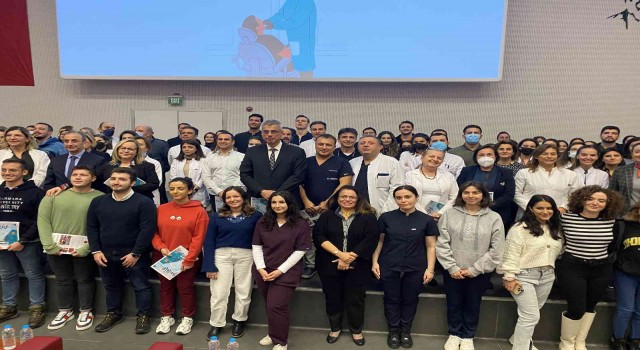 İl Sağlık Müdürü Kemal Memişoğlu, “Dünyanın gelişmiş ülkelerinden insanlar sağlık ve diş ile ilgili hizmet almak için bu ülkeye geliyorsa sizler sayesinde”