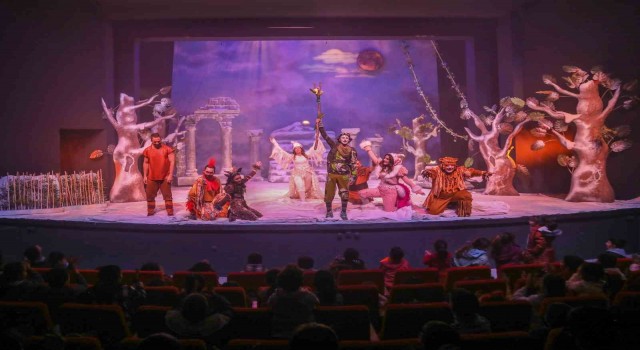 İlkokul öğrencileri tiyatro ile buluşuyor