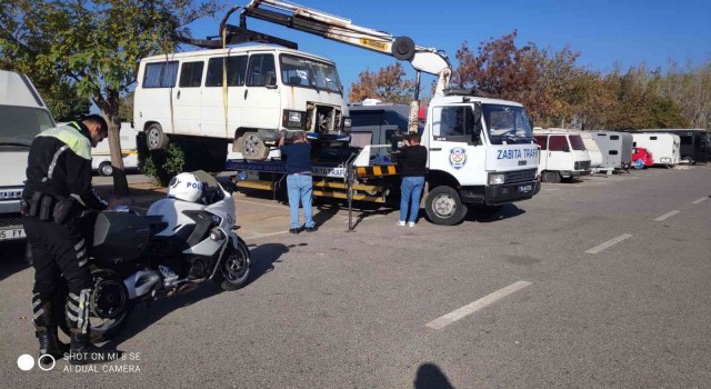 İnciraltı Kent Ormanındaki karavanlar kaldırıldı