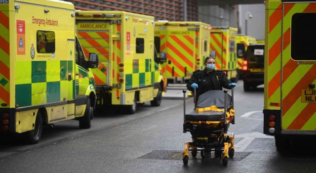 İngilterede ambulans çalışanlarından grev çağrısı