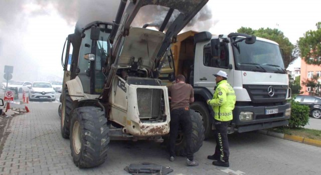 İş makinesinden yükselen dumanlar korkuttu