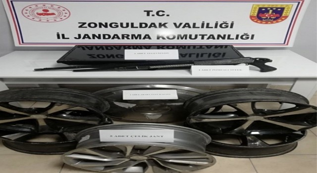 İş yerini soyan 2 zanlı jandarma tarafından kıskıvrak yakalandı