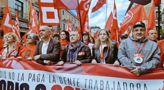 İspanyada binlerce kişi zam talebiyle sokaklara indi