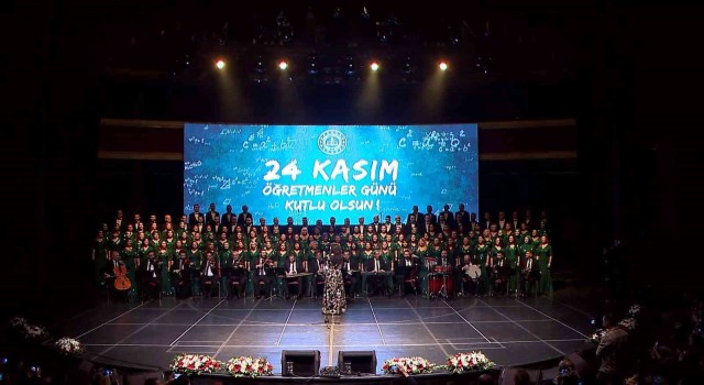 İstanbulda 140 öğretmen, usta isimlerle birlikte konser verdi