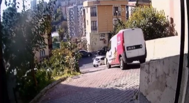 İstanbulda akıl almaz kaza kamerada: Araç 25 metreden aşağıya uçtu