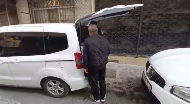 İstanbulda ambulansa yol vermeyen sürücüye cezai işlem uygulandı