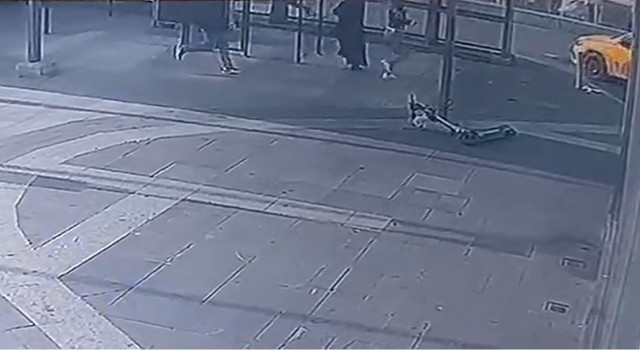 İstanbulda bir adam sevgilisini vurarak intihar etti