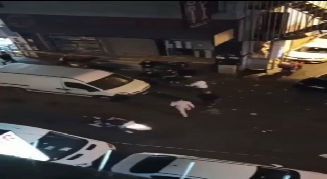 İstanbulda dehşet anları kamerada: Cadde ortasında silahla 2 kişiyi vurdu