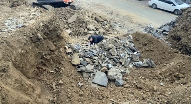İstanbulda kazı çalışmasında esrarengiz olay: Kafatası ve iskelet bulundu