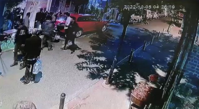 İstanbulda kuryelerin silahlı kavgası kameraya yansıdı: İş yerini basıp kurşun yağdırdı
