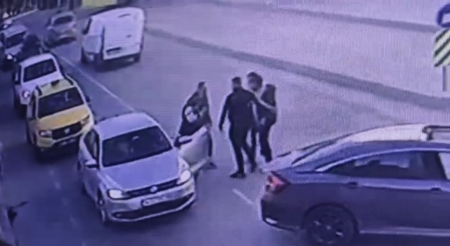 İstanbulda yol verme kavgası cinayetle bitti: “Beni nasıl tanımazsınız” diyerek yanlışlıkla yanındaki adamları vurdu
