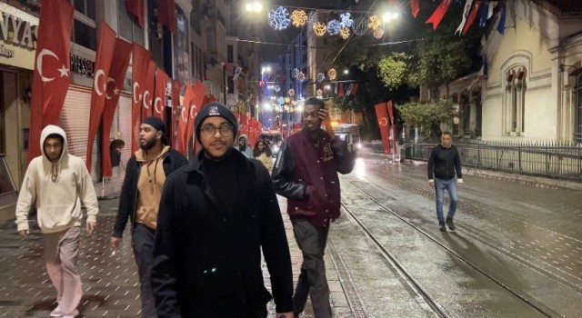 İstiklal Caddesi araç ve yaya trafiğine açıldı