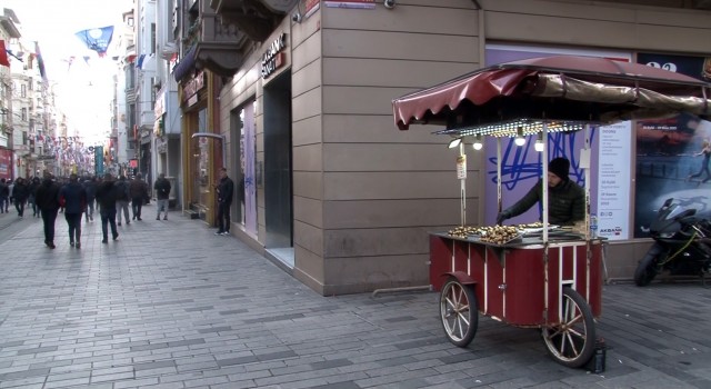 İstiklal Caddesindeki tezgahlar kaldırıldı