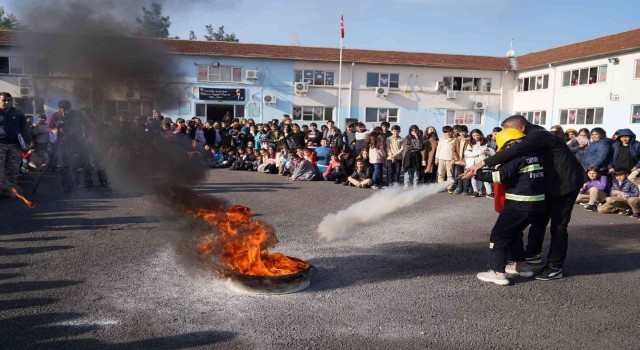 İtfaiyecilerden ortaokul öğrencilerine yangın eğitimi