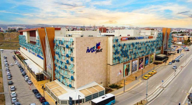 İVA PARK AVM de kitap fuarı finaline görkemli imza