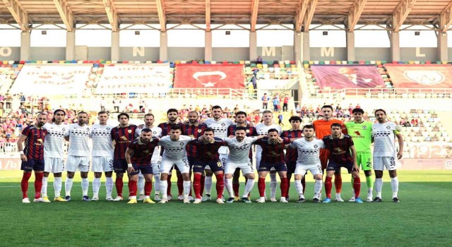 İzmir derbisi kol kola başladı