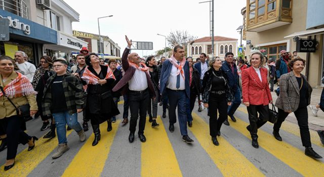İzmir Seferihisar'da mandalina şenliği renkli anlara sahne oldu