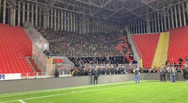 İzmir Valisi Köşger: “(Göztepe-Altay maçı) 13 kişi gözetim altında”