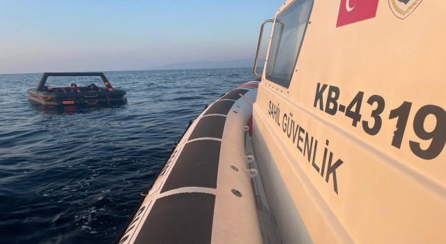 İzmirde 18 göçmen kurtarıldı