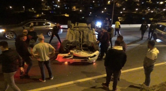 İzmirde alkollü sürücü direksiyon hakimiyetini kaybederek takla attı