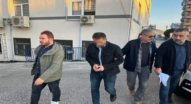 İzmirde araçlarında 5 kilo uyuşturucu ile yakalanan 2 kişi gözaltına alındı