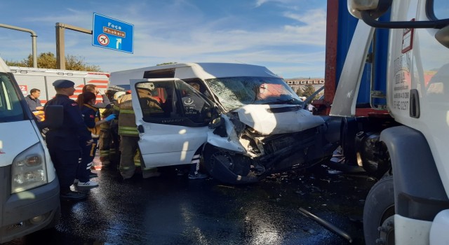 İzmirde feci kaza: 1i ağır 6 cezaevi personeli yaralı
