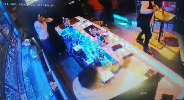 İzmirde gece kulübünde silahlı kavga dehşeti
