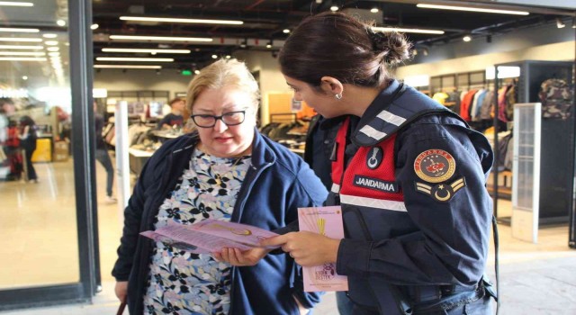 İzmirde jandarma ekipleri vatandaşları bilgilendirdi