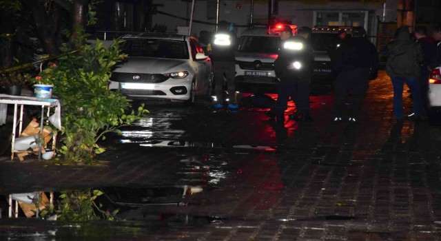 İzmirde sokak ortasında çifte cinayet