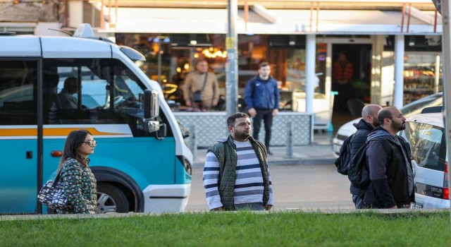İzmirin ilçelerinde saat 09.05de hayat durdu