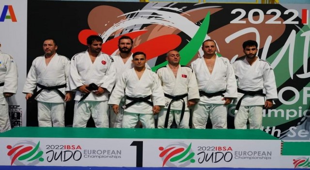 İzmirin milli sporcuları Paris yolunda