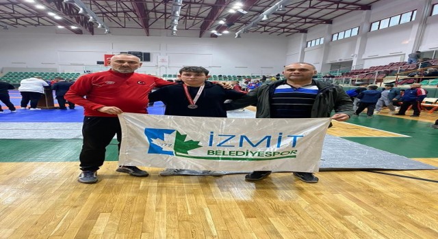 İzmit Belediyesporlu güreşçi, Cumhuriyet Kupasında ikinci oldu