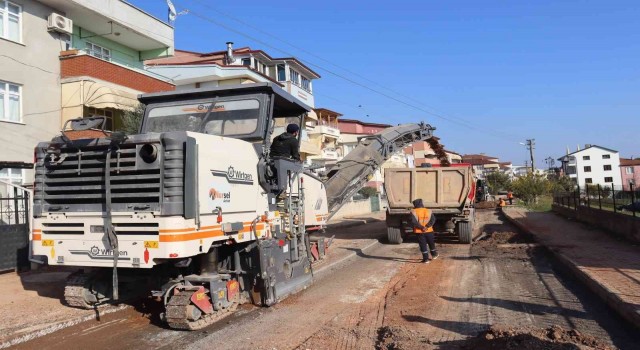 İzmitte asfalt çalışmaları devam ediyor