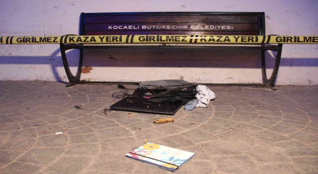 İzmitte otobüs durağındaki şüpheli çanta polisi alarma geçirdi