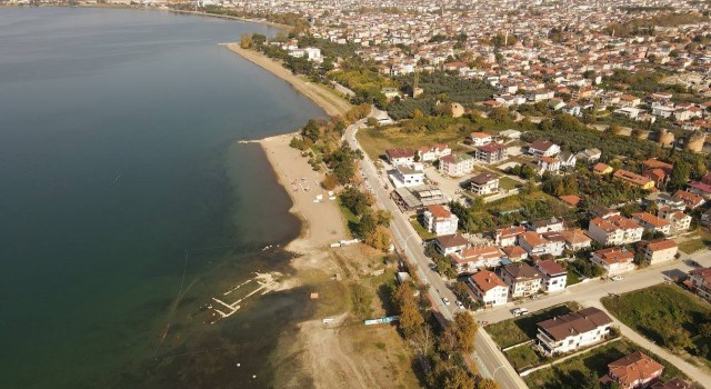 İznik Gölünde tehlikeli görüntü...Sular altındaki bazilika günyüzüne çıktı