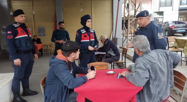 Jandarma ekipleri vatandaşlara KADESi tanıttı
