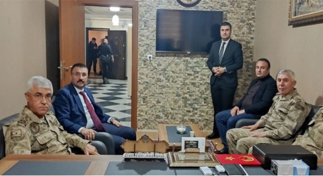 Jandarma Genel Komutanı Çetin, Vanda kanaat önderiyle buluştu