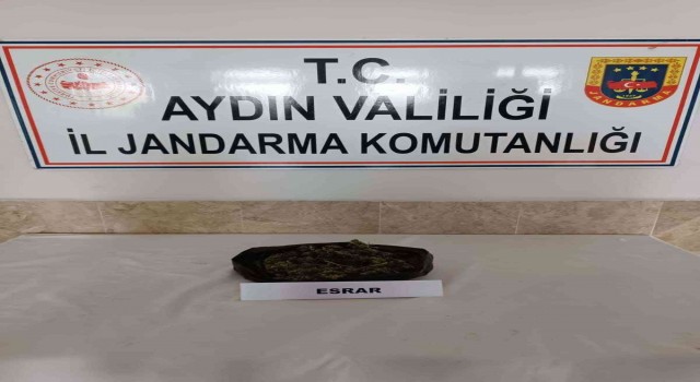 Jandarma uyuşturucu tacirlerine geçit vermiyor