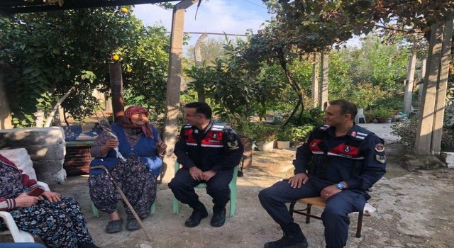 Jandarma, yaşlı çınarları unutmadı