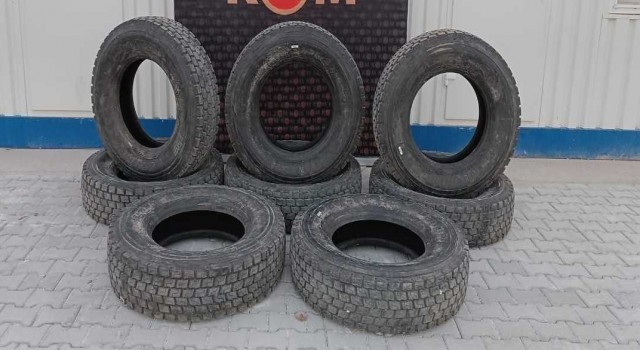 Kaçakçılar cep telefonu ve kamyon lastikleriyle yakalandı