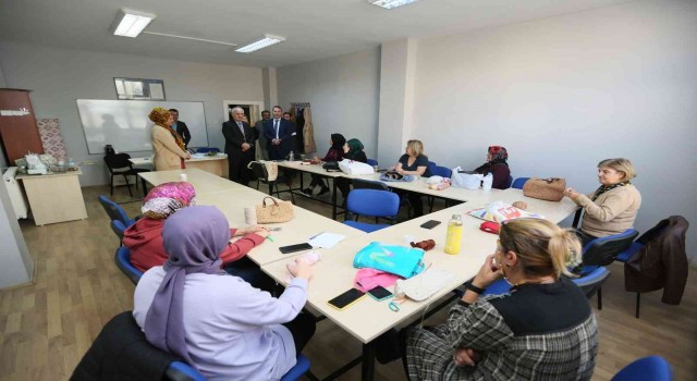 Kadınlar DER-MEKte öğreniyor