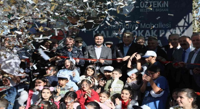Kağıthanede “Halay Sokak Parkı” açıldı