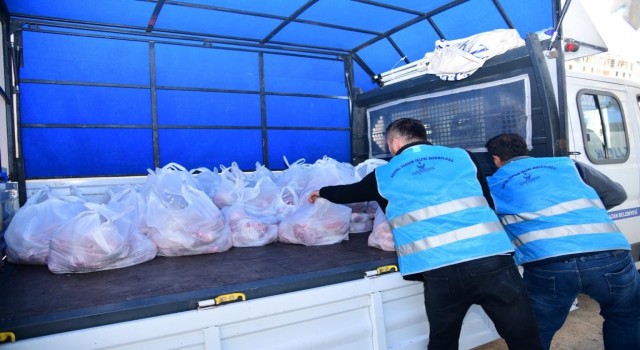 Kahramankazan Belediyesi, ilçedeki gerçek ihtiyaç sahibi 6 bin 522 aileye 20 ton kırmızı et dağıtıyor