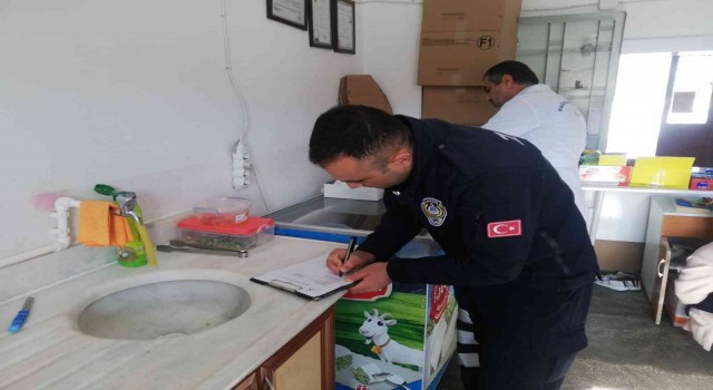 Kahramankazan Belediyesi zabıtasın tarafından okul kantinlerinde denetim yapıldı