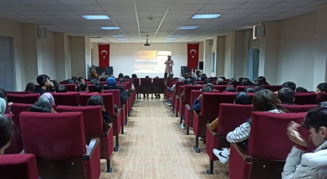 Kahtada yazar öğrenci buluşması